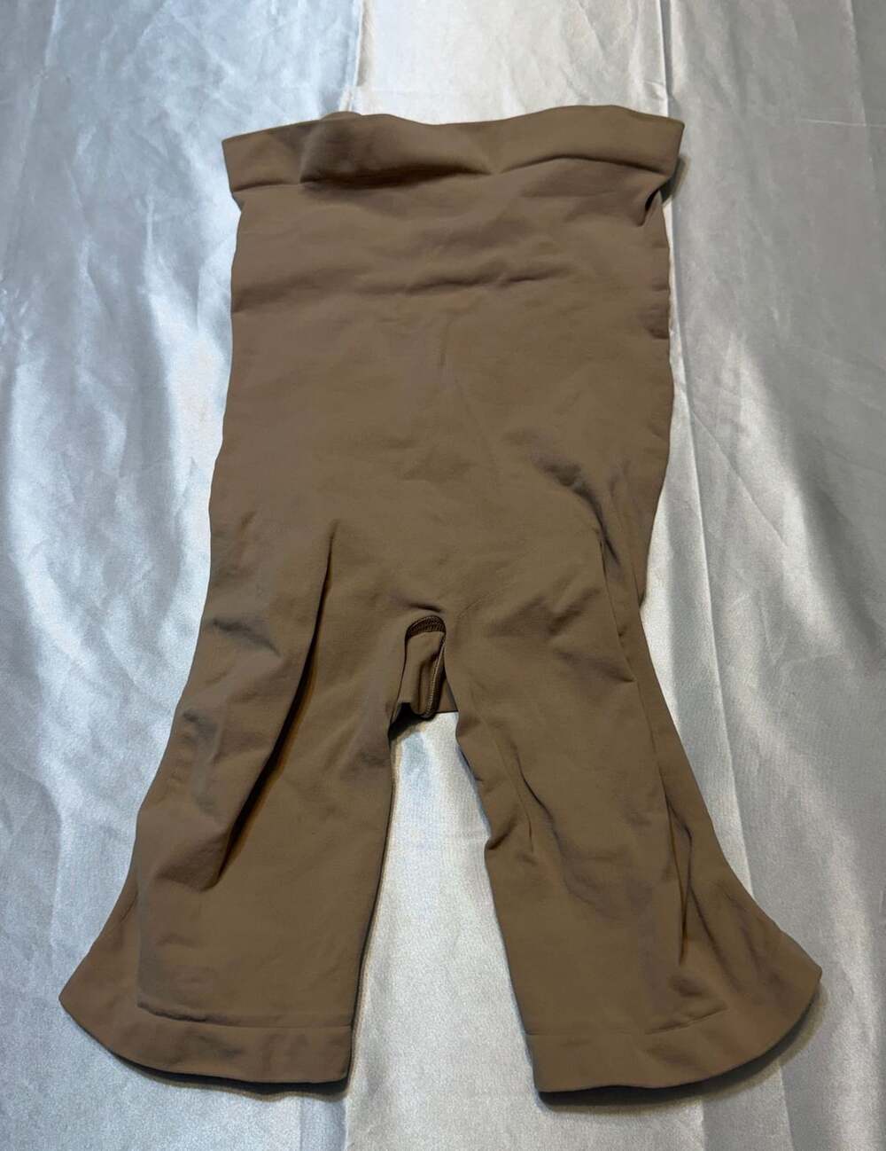 SKIMS Seamless Sculpt Mid Thigh Short Beige Size M